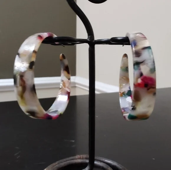 NWOB Tortoiseshell hoop earrings - Picture 3 of 4